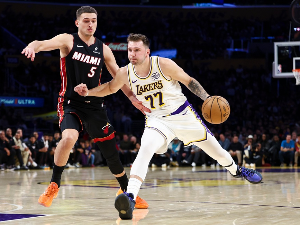 Дончић режирао тријумф Лејкерса, Јовић једноцифрен у поразу Мајамија