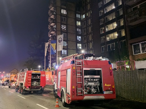 Медији: Најмање 10 особа страдало у пожару у Дому пензионера у Тузли, више од 20 повређених