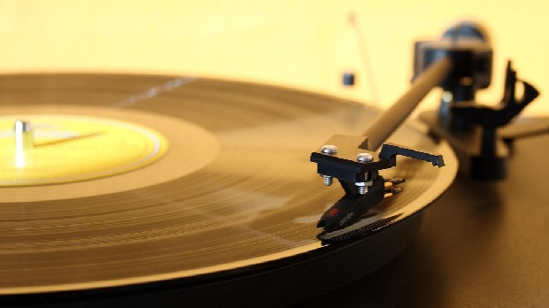 Ноћни програм: Ноћ на 33 обртаја