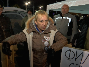 Дијана Хрка наставила штрајк глађу код Скупштине, и вечерас подршка у више градова Србије