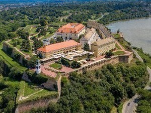 Јутарњи програм из три студија