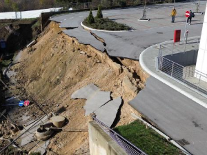 Санира се штета настала обрушавањем потпорног зида у Крагујевцу, крај радова очекује се за петнаестак дана