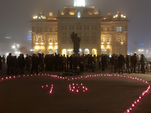 У Новом Саду и Нишу одавањем поште страдалима обележено 13 месеци од пада надстрешнице