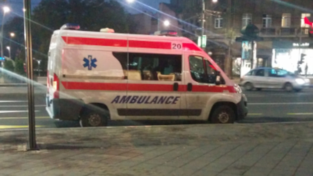 Дечак повређен ножем на Вождовцу, превезен у Институт за мајку и дете