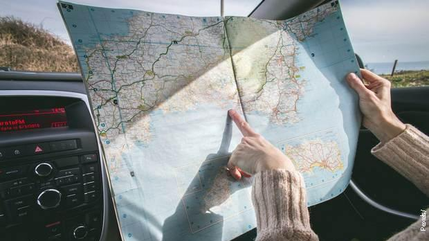 Драмски програм: Срђан Тешин: Кроз пустињу и прашину