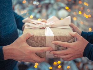 Дарови и уздарје