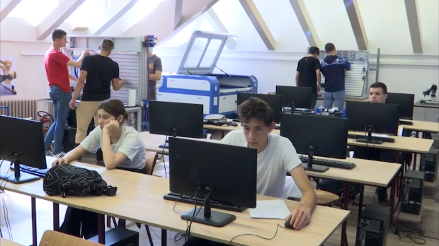 Чланице Европске уније интегришу вештачку интелигенцију у образовање – где се Србија налази у том процесу