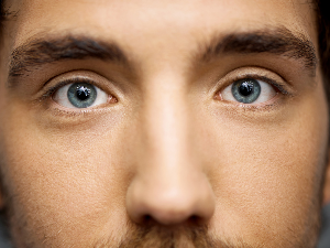 Желите да знате да ли вас неко заиста слуша – избројте колико пута је трепнуо