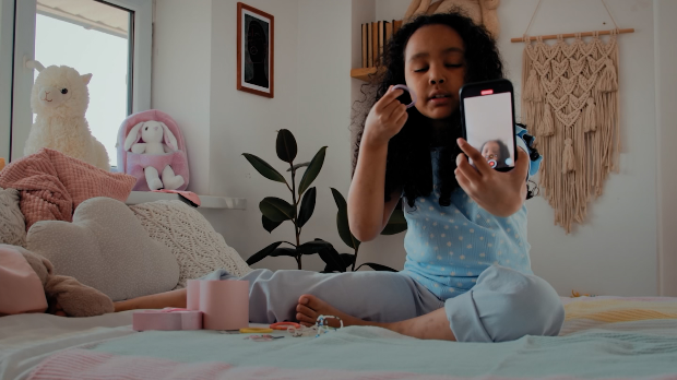 Аустралија укинула приступ друштвеним мрежама млађима од 16 година