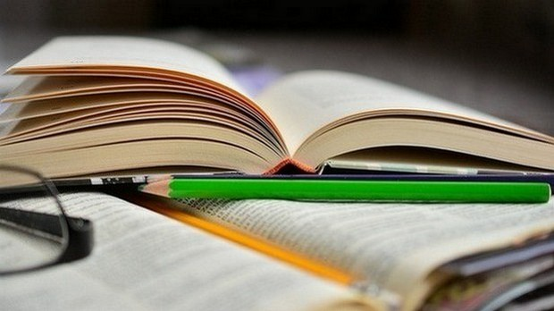 Пут у речи                         : Слушајте „Пут у речи" и размишљајте о језику