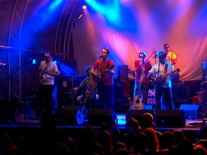 У ритму там-тама „Невладина организација“  подсећа на најлепше песме Владе Дивљана