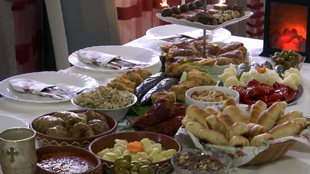 На дан Светог Николе трпеза је увек посна – поштују се духовна и религијска правила, слава није друштвено окупљање 