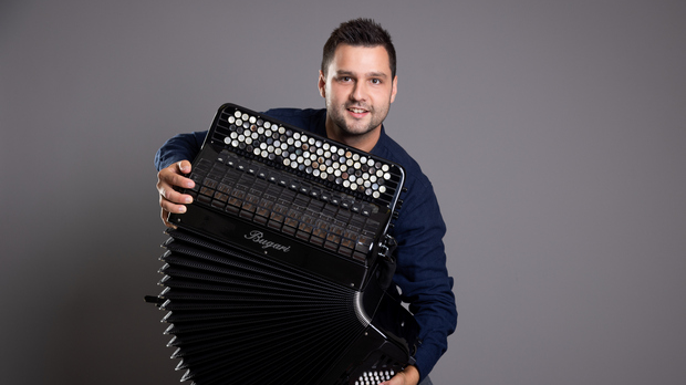 Албум „Нова српска музика за хармонику и гудачки оркестар” Николе Пековића