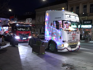 "Друг са друма" у мисији поделе пакетића