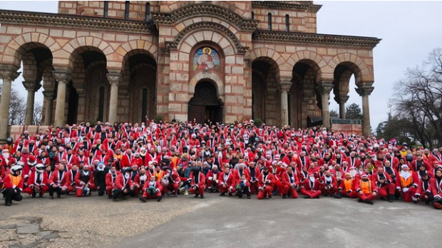 Говори да бих те видео:  Дедамразијада  