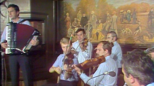 Има дана за песму