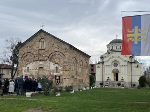Скинута српска застава са звонаре цркве у Липљану