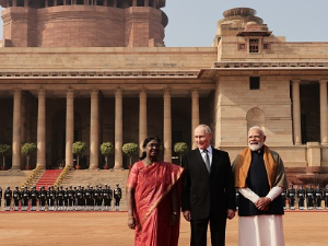 Моди Путину: Свет би требало да се врати миру; Зеленски: Украјина наставља преговоре са САД