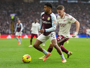 Буендија у последњој секунди за пад Арсенала на 