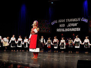 Родославци: Живот у колу