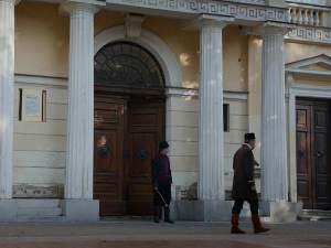  Серија са аудио-дескрипцијом: Корени, 9-10