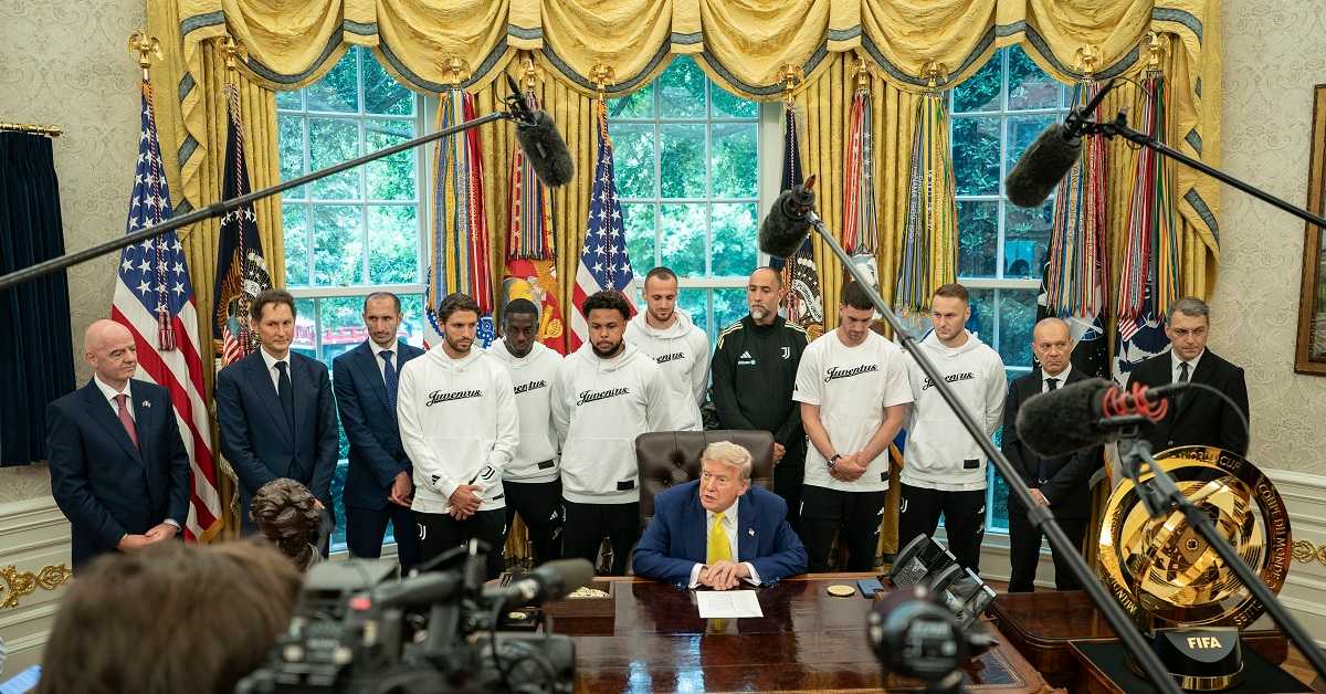 Игралиште за одрасле – Трамп, Јувентус и политика без офсајда (EPA-EFE / /KEN CEDENO) Игралиште за одрасле – Трамп, Јувентус и политика без офсајда