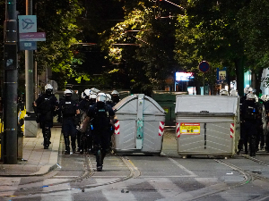 МУП: Полиција није ушла у просторије Правног факултета, приведене 23 особе