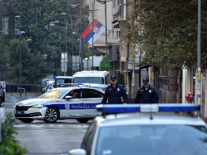 МУП: Спорадични инциденти током ноћи, повређен полицајац, 19 људи доведено у службене просторије
