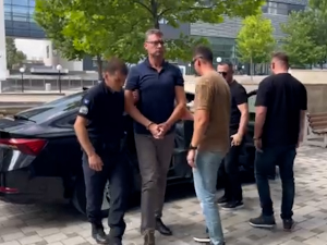 Игор Поповић доведен у суд у Приштини