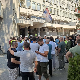 Инциденти у Новом Пазару – полиција спречила блокаду зграде суда (Душан Јемуовић / Фото: РТС) Инциденти у Новом Пазару – полиција спречила блокаду зграде суда