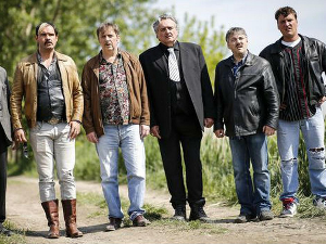 Пси лају ветар носи, 1-11 1С 