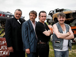 Пси лају ветар носи, 2-11 1С 