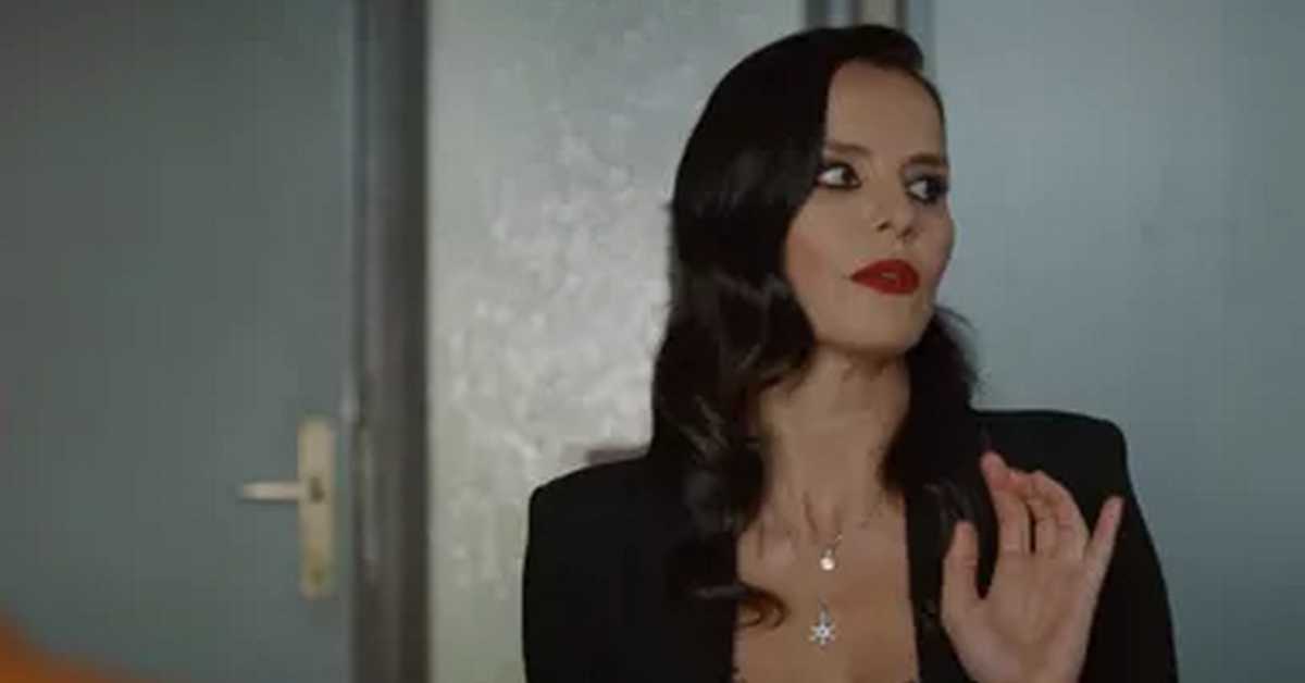 Пси лају ветар носи, 3–11, 2С