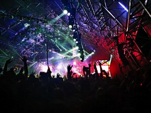 Звучни зид – Азра