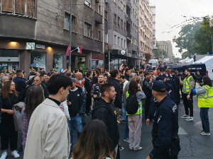 Тензије и инциденти између грађана који су за и који су против блокада, у Богатићу повређена два полицајца 