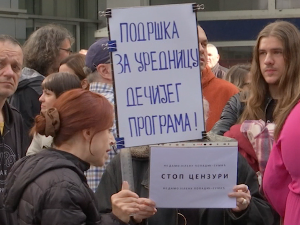 Протест подршке Јелени Попадић Сумић испред РТС-а