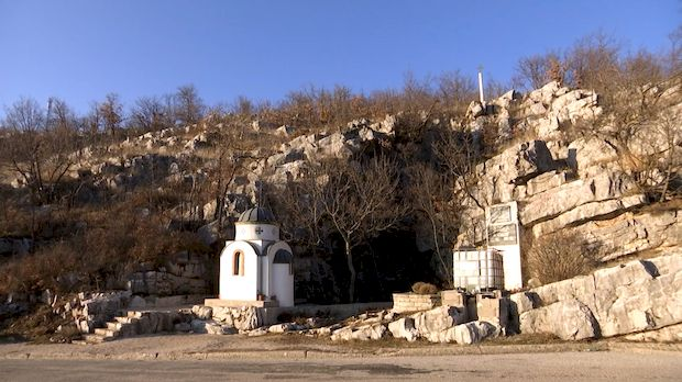 Родославци: Корићка јамa - вапај живота