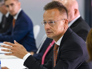 Сијарто: МОЛ ће повећати испоруке Србији након америчких санкција НИС-у (Фото: EPA / ROBERT HEGEDUS) Сијарто: МОЛ ће повећати испоруке Србији након америчких санкција НИС-у