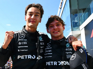 Џорџ Расел и Кими Антонели возиће и следеће године за Мерцедес у Формули 1