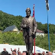 Полиција у манастиру Ђурђеви ступови, суд наложио привремено одузимање споменика Павлу Ђуришићу