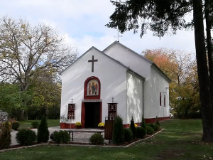 У Горњем Рибнику налази се црква стара два века