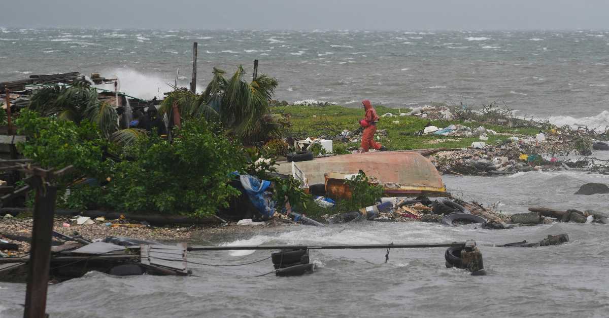 Ураган "Мелиса" све ближи Јамајци, острво се припрема за катастрофалне последице (Фото: Танјуг / AP Photo/Matias Delacroix) Ураган "Мелиса" све ближи Јамајци, острво се припрема за катастрофалне последице
