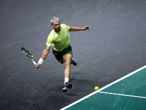 Алкараз завршио учешће у Паризу (EPA / /YOAN VALAT) Алкараз завршио учешће у Паризу