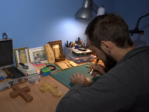 Минијатуре у дрвету Милоша Милинковића из драгачевског села Негришори