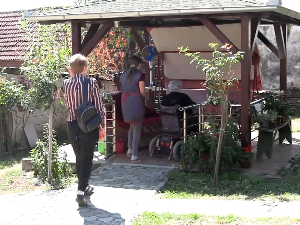 Свакодневна борба невидљивих хероја – неформални старатељи без плате и подршке Свакодневна борба невидљивих хероја – неформални старатељи без плате и подршке