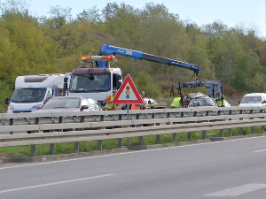 Ланчани судар код скретања за Остружницу, повређене три особе Ланчани судар код скретања за Остружницу, повређене три особе