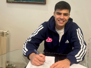 Вук Даниловић потписао први професионални уговор са Мегом