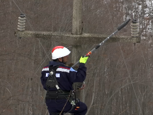 Више од сто електромонтера даноноћно на терену