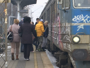 БГ воз једина веза са градом – становници Себеша до аутобуса пешаче два километра