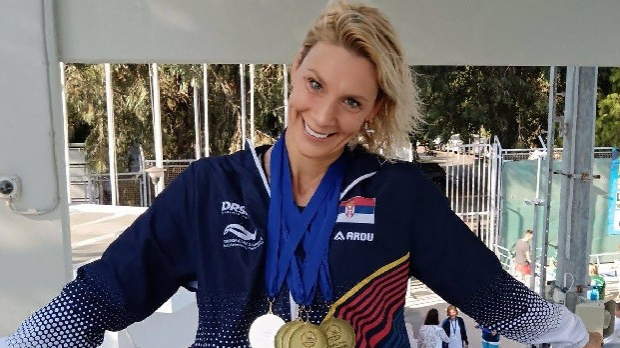 Ана граби у Абу Даби